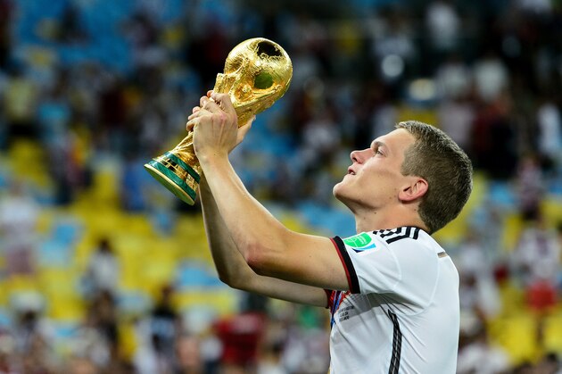 RIO DE JANEIRO, BRAZIL - JULY 13: Matthias Ginter celebrates with the trophy after defeating Argentina 1-0 in extra time during the 2014 FIFA World Cup Brazil Final match between Germany and Argentina at Maracana on July 13, 2014 in Rio de Janeiro, Brazil.  (Photo by Matthias Hangst/Getty Images)