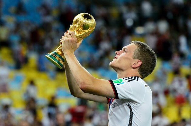 RIO DE JANEIRO, BRAZIL - JULY 13: Matthias Ginter celebrates with the trophy after defeating Argentina 1-0 in extra time during the 2014 FIFA World Cup Brazil Final match between Germany and Argentina at Maracana on July 13, 2014 in Rio de Janeiro, Brazil.  (Photo by Matthias Hangst/Getty Images)