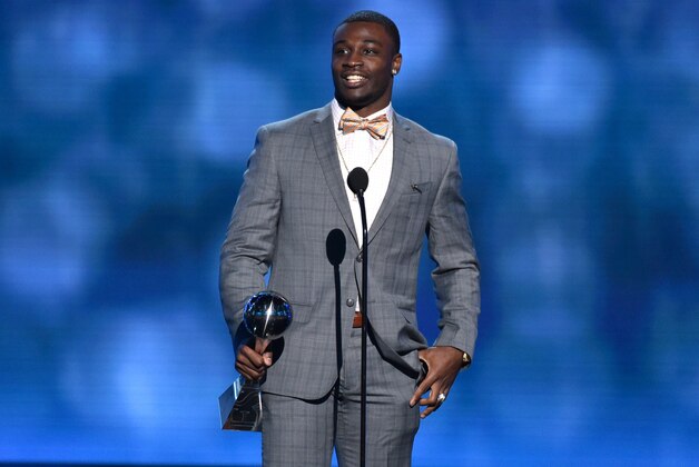 Chris Davis accepts the award for best play at the ESPY Awards at the Nokia Theatre on Wednesday, July 16, 2014, in Los Angeles. (Photo by John Shearer/Invision/AP)