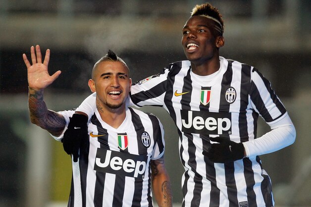 BERGAMO, ITALY - DECEMBER 22:  Arturo Vidal (L) of Juventus celebrates with teamt-mate Paul Pogba after scoring their fourth goal during the Serie A match between Atalanta BC and Juventus at Stadio Atleti Azzurri d'Italia on December 22, 2013 in Bergamo, Italy.  (Photo by Maurizio Lagana/Getty Images)