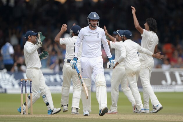 LONDON, ENGLAND - JULY 21:  Stuart Broad of England leaves the field after being dismissed by Ishant Sharma of India during day five of 2nd Investec Test match between England and India at Lord's Cricket Ground on July 21, 2014 in London, United Kingdom.  (Photo by Gareth Copley/Getty Images)
