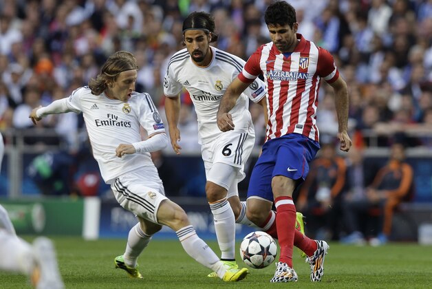 Real's Luka Modric,left and Real's Sami Khedira, centre, fight for the ball with Atletico's Diego Costa, during the Champions League final soccer match between Atletico Madrid and Real Madrid in Lisbon, Portugal, Saturday, May 24, 2014. (AP Photo/Francisco Seco) Real's Luka Modric,left and Real's Sami Khedira, centre, fight for the ball with Atletico's Diego Costa, during the Champions League final soccer match between Atletico Madrid and Real Madrid in Lisbon, Portugal, Saturday, May 24, 2014. (AP Photo/Francisco Seco)