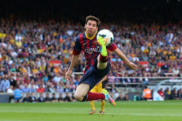 BARCELONA, SPAIN - MAY 17:  Lionel Messi of FC Barcelona controls the ball during the La Liga match between FC Barcelona and Club Atletico de Madrid at Camp Nou on May 17, 2014 in Barcelona, Spain.  (Photo by Alex Livesey/Getty Images)