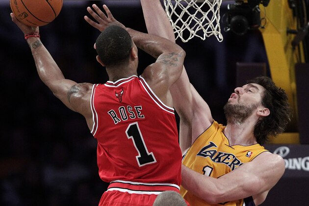Chicago Bulls point guard Derrick Rose, left, puts up a shot against Los Angeles Lakers power forward Pau Gasol, of Spain, during the second half of their NBA basketball game in Los Angeles,  Tuesday, Nov. 23, 2010. The Lakers won 98-91.(AP Photo/Jae C. Hong)
