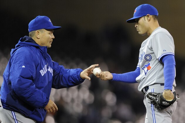 MINNEAPOLIS, MN - APRIL 17:  Manager John Gibbons #5 of the Toronto Blue Jays takes the ball from pitcher Sergio Santos #21 during the eighth inning in game two of a doubleheader against the Minnesota Twins on April 17, 2014 at Target Field in Minneapolis, Minnesota. The Twins defeated the Blue Jays 9-5. (Photo by Hannah Foslien/Getty Images)