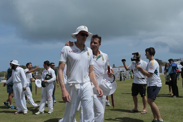 South African bowlers Morne Morkel, center left, and Dale Steyn cheer each others after defeating Sri Lanka by 153 runs during fifth day of the first test cricket match in Galle, Sri Lanka, Sunday, July 20, 2014. (AP Photo/Eranga Jayawardena)