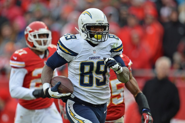 KANSAS CITY, MO - NOVEMBER 24:  Tight end Ladarius Green #89 of the San Diego Chargers scores on a 60-yard touchdown pass against the Kansas City Chiefs during the second half on November 24, 2013 at Arrowhead Stadium in Kansas City, Missouri.  San Diego won 41-38. (Photo by Peter Aiken/Getty Images)