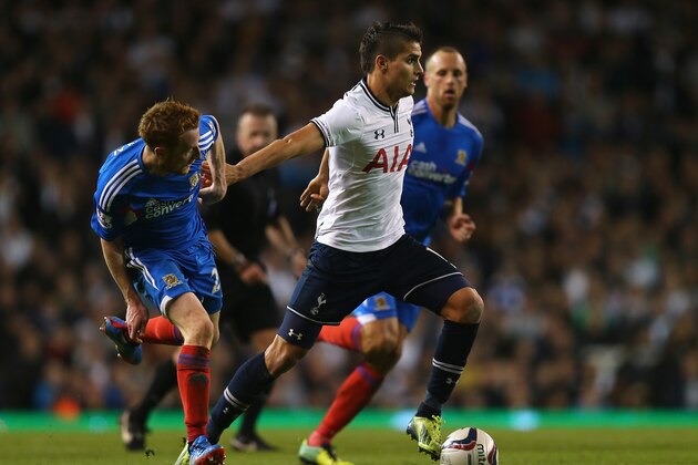 LONDON, ENGLAND - OCTOBER 30:  Erik Lamela of Tottenham brushes off the challenge of Stephen Quinn of Hull during the Capital One Cup Fourth Round match between Tottenham Hotspur and Hull City at White Hart Lane on October 30, 2013 in London, England.  (Photo by Clive Rose/Getty Images)