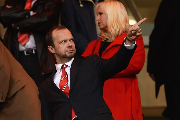 SUNDERLAND, ENGLAND - OCTOBER 05: Manchester United Chief Executive Edward Woodward makes his point prior to the Barclays Premier League match between Sunderland and Manchester United at the Stadium of Light on October 5, 2013 in Sunderland, England.  (Photo by Michael Regan/Getty Images)