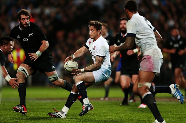 HAMILTON, NEW ZEALAND - JUNE 21:  Danny Cipriani of England makes an offload during the International Test match between the New Zealand All Blacks and England at Waikato Stadium on June 21, 2014 in Hamilton, New Zealand.  (Photo by Anthony Au-Yeung/Getty Images)