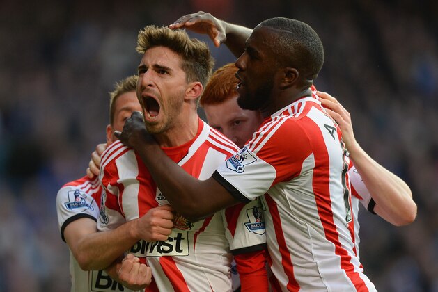 LONDON, ENGLAND - APRIL 19:  Fabio Borini of Sunderland is mobbed by team mates after scoring the winner from the penalty spot during the Barclays Premier League match between Chelsea and Sunderland at Stamford Bridge on April 19, 2014 in London, England.  (Photo by Mike Hewitt/Getty Images)