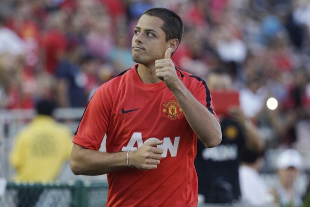 Manchester United's Javier Chicharito Hernandez gives a thumb up before the team's friendly soccer match against the Los Angeles Galaxy at the Rose Bowl on Wednesday, July 23, 2014, in Pasadena, Calif. (AP Photo)