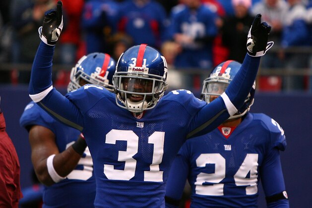 EAST RUTHERFORD, NJ - NOVEMBER 16:  Aaron Ross #31 of the New York Giants celebrates after returning an interception for a touchdown against  the Baltimore Ravens in the fourth quarter of  their game on November 16, 2008 at Giants Stadium in East Rutherford, New Jersey.  (Photo by Al Bello/Getty Images)