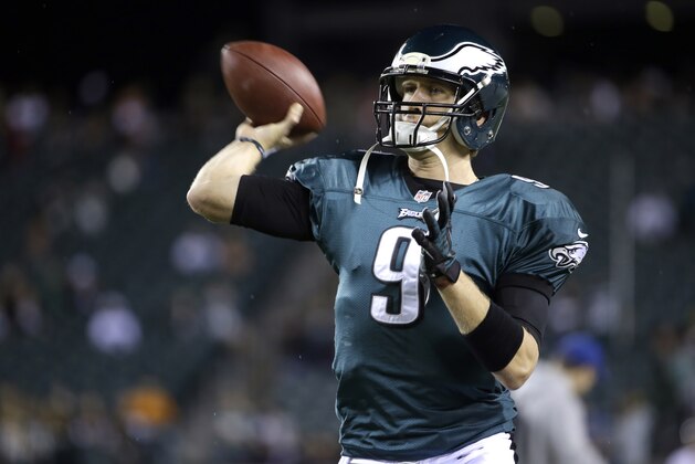 Philadelphia Eagles' Nick Foles warms up before the first half of an NFL football game between the Philadelphia Eagles and the Chicago Bears, Sunday, Dec. 22, 2013, in Philadelphia. (AP Photo/Matt Rourke)