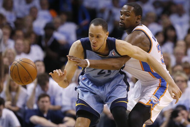 Oklahoma City Thunder forward Kevin Durant (35) knocks the ball away from Memphis Grizzlies forward Tayshaun Prince (21) during Game 5 of an opening-round NBA basketball playoff series in Oklahoma City, Wednesday, April 30, 2014. Memphis won 100-99 in overtime. (AP Photo)