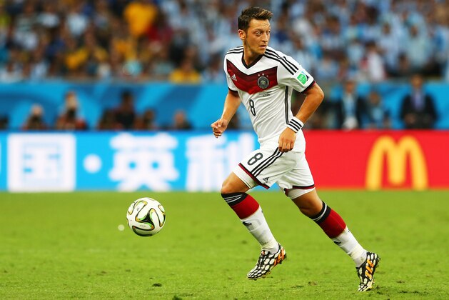 RIO DE JANEIRO, BRAZIL - JULY 13: Mesut Oezil of Germany controls the ball during the 2014 FIFA World Cup Brazil Final match between Germany and Argentina at Maracana on July 13, 2014 in Rio de Janeiro, Brazil.  (Photo by Martin Rose/Getty Images)