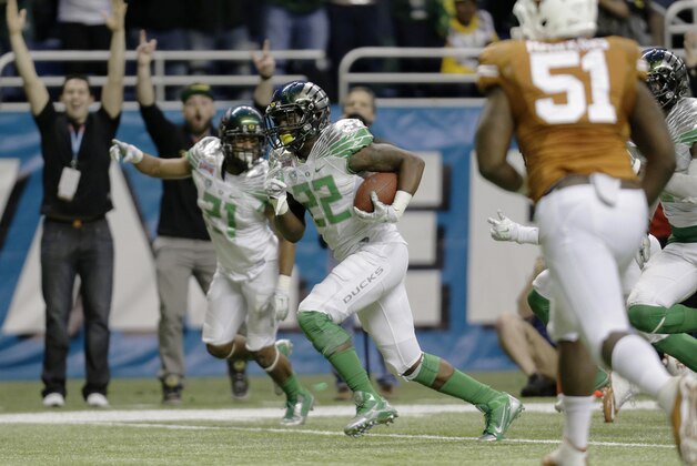 Oregon's Derrick Malone (22) returns an interception for a touchdown against Texas during the second half of the Valero Alamo Bowl NCAA college football game, Monday,  Dec. 30, 2013, in San Antonio. (AP Photo/Eric Gay)