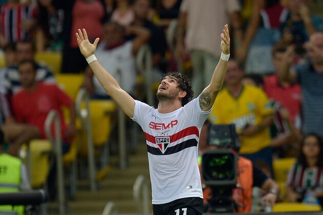 RIO DE JANEIRO, BRAZIL - MAY 21: Alexandre Pato of Sao Paulo celebrates a scored goal during the match between Fluminense and Sao Paulo as part of Brasileirao Series A 2014 at Maracana on May 21, 2014 in Rio de Janeiro, Brazil. (Photo by Alexandre Loureiro/Getty Images)