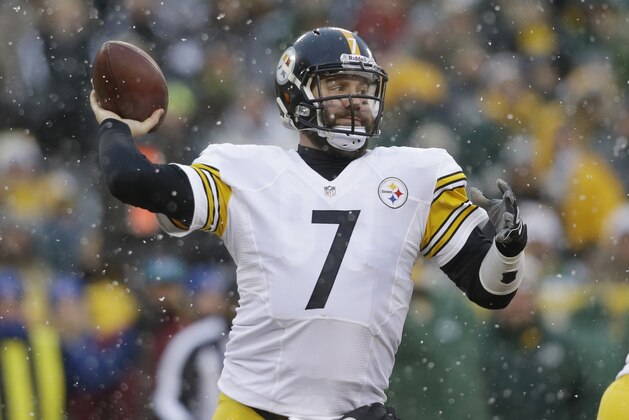 Pittsburgh Steelers' Ben Roethlisberger throws during the first half of an NFL football game against the Green Bay Packers Sunday, Dec. 22, 2013, in Green Bay, Wis. (AP Photo/Jeffrey Phelps)