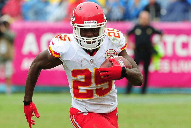 NASHVILLE, TN - OCTOBER 6: Jamaal Charles #25 of the Kansas City Chiefs carries the ball against the Tennessee Titans at LP Field on October 6, 2013 in Nashville, Tennessee. (Photo by Scott Cunningham/Getty Images)
