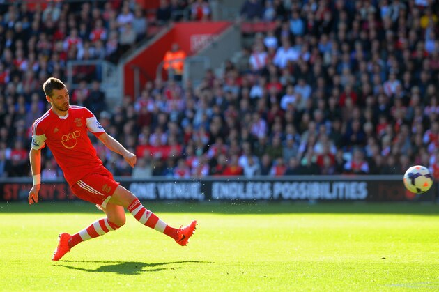 SOUTHAMPTON, ENGLAND - MARCH 15:  Morgan Schneiderlin of Southampton scores the opening goal during the Barclays Premier League match between Southampton and Norwich City at St Mary's Stadium on March 15, 2014 in Southampton, England.  (Photo by Christopher Lee/Getty Images)