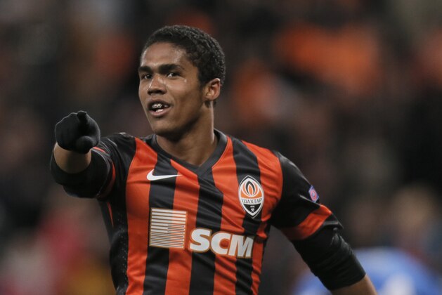 Shakhtar Donetsk's Douglas Costa  celebrates after scoring during the Champions League group A soccer match between Real Sociedad and FC Shakhtar Donetsk at the Donbas Arena stadium in Donetsk, Ukraine, Ukraine, Wednesday, Nov. 27, 2013. (AP Photo/Efrem Lukatsky)