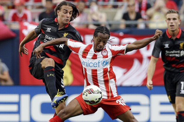 Olympiacos defender Do Carmo Salino, right, battles for the ball against Liverpool FC midfielder Lazar Markovic during the first half of a Guinness International Champions Cup soccer match in Chicago, Sunday, July 27, 2014. (AP Photo/Nam Y. Huh)