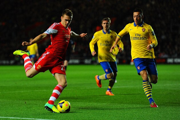 SOUTHAMPTON, ENGLAND - JANUARY 28:  Mesut Oezil of Arsenal has a close eye on Calum Chambers of Southampton during the Barclays Premier League match between Southampton and Arsenal at St Mary's Stadium on January 28, 2014 in Southampton, England.  (Photo by Mike Hewitt/Getty Images)