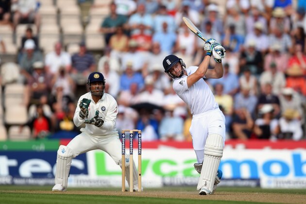 SOUTHAMPTON, ENGLAND - JULY 28:  England batsman Jos Buttler hits Jadeja for six runs watched by India wicketkeeper M.S. Dhoni during day two of the 3rd Investec Test at Ageas Bowl on July 28, 2014 in Southampton, England.  (Photo by Stu Forster/Getty Images)