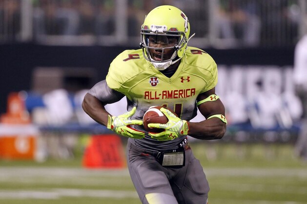 Jan 2, 2014; St. Petersburg, FL, USA; Team Nitro running back Dalvin Cook (4) runs with the ball against Team Highlight during the first half of the Under Armour All America football game at Tropicana Field. Mandatory Credit: Kim Klement-USA TODAY Sports