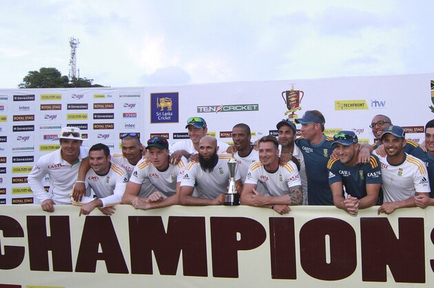 South African cricket team members pose a group photography with the trophy after  their second test cricket match against Sri Lanka was drawn in Colombo, Sri Lanka, Monday, July 28, 2014. South Africa won the two-test series 1-0:  (AP Photo/Sanka Gayashan)