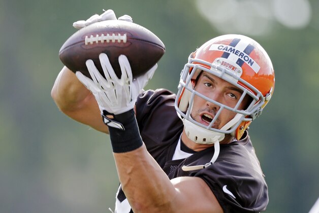 Cleveland Browns tight end Jordan Cameron makes a catch during NFL football training camp, Saturday, July 26, 2014, in Berea, Ohio. (AP Photo/Mark Duncan)