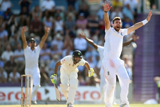 SOUTHAMPTON, ENGLAND - JULY 29:  England bowler James Anderson appeals with success for the wicket of  India batsman Ravindra Jadeja during day three of the 3rd Investec Test  between England and India at Ageas Bowl on July 29, 2014 in Southampton, England.  (Photo by Stu Forster/Getty Images)