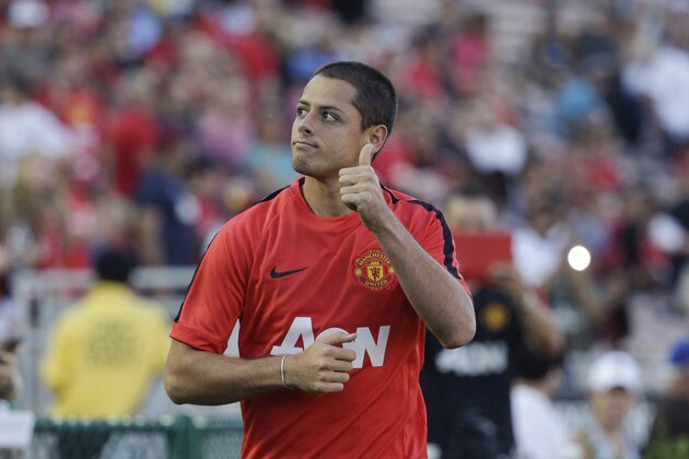 Manchester United's Javier Chicharito Hernandez gives a thumb up before the team's friendly soccer match against the Los Angeles Galaxy at the Rose Bowl on Wednesday, July 23, 2014, in Pasadena, Calif. (AP Photo)