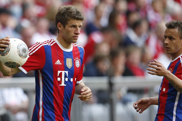 Bayern's Thomas Mueller, left, lifts a ball besides his teammate Bayern's Rafinha of Brazil during the German first division Bundesliga soccer match between FC Bayern Munich and VfB Stuttgart, in Munich, southern Germany, Saturday, May 10, 2014. (AP Photo/Matthias Schrader) Bayern's Thomas Mueller, left, lifts a ball besides his teammate Bayern's Rafinha of Brazil during the German first division Bundesliga soccer match between FC Bayern Munich and VfB Stuttgart, in Munich, southern Germany, Saturday, May 10, 2014. (AP Photo/Matthias Schrader)