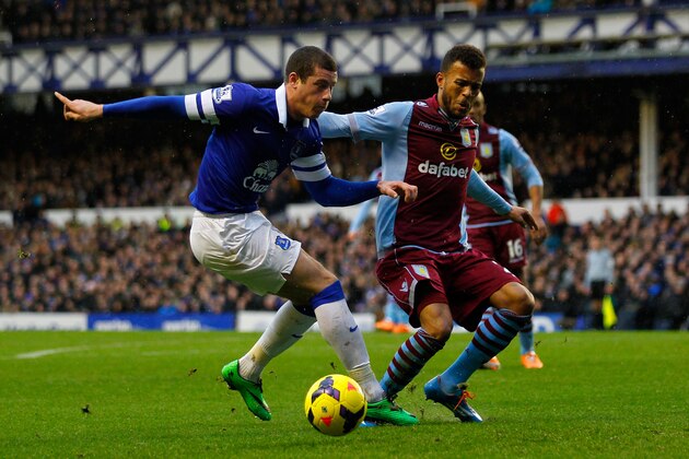 LIVERPOOL, ENGLAND - FEBRUARY 01: Ross Barkley (L) of Everton in action with Ryan Bertrand of Aston Villa during the Barclays Premier League match between Everton and Aston Villa at Goodison Park on February 1, 2014 in Liverpool, England. (Photo by Paul Thomas/Getty Images)