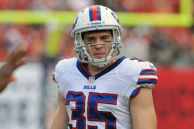 TAMPA, FL -  DECEMBER 8:  Defensive back Jim Leonhard #35 of the Buffalo Bills sets on defense against the Tampa Bay Buccaneers December 8, 2013 at Raymond James Stadium in Tampa, Florida. The Bucs won 27 - 6. (Photo by Al Messerschmidt/Getty Images)