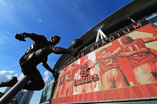LONDON, ENGLAND - APRIL 28:  A statue of ex-Arsenal player Dennis Bergkamp is seen prior to the Barclays Premier League match between Arsenal and Newcastle United at Emirates Stadium on April 28, 2014 in London, England.  (Photo by Jamie McDonald/Getty Images)