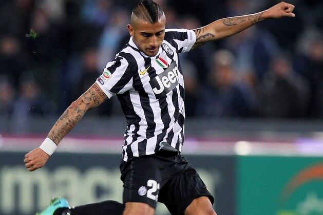 ROME, ITALY - JANUARY 25:  Arturo Vidal of Juventus in action during the Serie A match between S.S. Lazio and Juventus at Stadio Olimpico on January 25, 2014 in Rome, Italy.  (Photo by Paolo Bruno/Getty Images)
