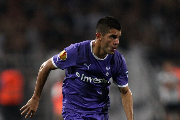 THESSALONIKI, GREECE - SEPTEMBER 15: Iago Falque of Tottenham Hotspur in action during the UEFA Europa League group A match between PAOK FC and Tottenham Hotspur at Toumpa Stadium on September 15, 2011 in Thessaloniki, Greece.  (Photo by Vladimir Rys/Getty Images)