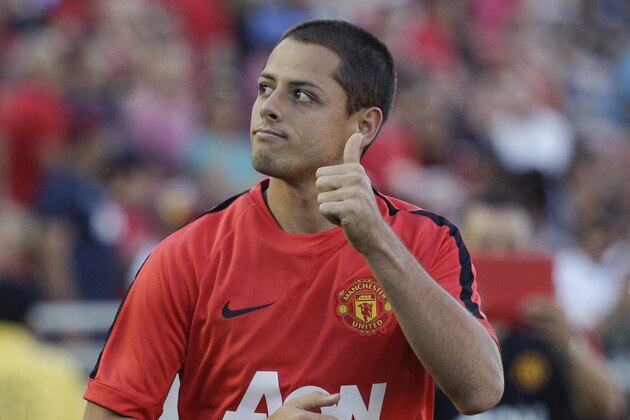 Manchester United's Javier Chicharito Hernandez gives a thumb up before the team's friendly soccer match against the Los Angeles Galaxy at the Rose Bowl on Wednesday, July 23, 2014, in Pasadena, Calif. (AP Photo)