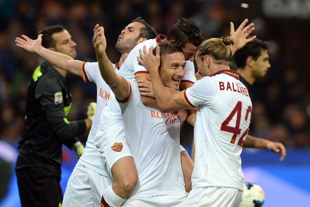 MILAN, ITALY - OCTOBER 05:  Francesco Totti of AS Roma (C) celebrates scoring the second goal during the Serie A match between FC Internazionale Milano and AS Roma at Stadio Giuseppe Meazza on October 5, 2013 in Milan, Italy.  (Photo by Claudio Villa/Getty Images)