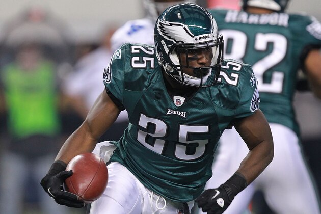 ARLINGTON, TX - DECEMBER 24:  LeSean McCoy #25 of the Philadelphia Eagles at Cowboys Stadium on December 24, 2011 in Arlington, Texas.  (Photo by Ronald Martinez/Getty Images)