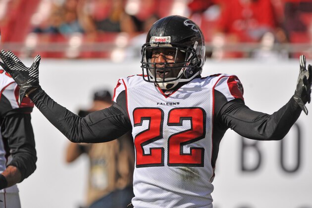 TAMPA, FL -  NOVEMBER 17:  Cornerback Asante Samuel #22 of the Atlanta Falcons looks for a call against the Tampa Bay Buccaneers November 17, 2013 at Raymond James Stadium in Tampa, Florida. Tampa won 41- 28. (Photo by Al Messerschmidt/Getty Images)