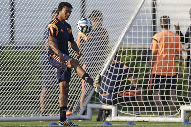 Colombia's Juan Cuadrado kicks a ball during a training session one day before his team's World Cup soccer match with Uruguay in Rio de Janeiro, Brazil, Friday, June 27, 2014. (AP Photo/Natacha Pisarenko)