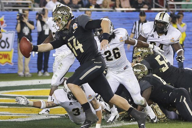 Baylor quarterback Bryce Petty (14) scores a touchdown as Central Florida defensive back Clayton Geathers (26) defends during the second half of the Fiesta Bowl NCAA college football game, Wednesday, Jan. 1, 2014, in Glendale, Ariz. (AP Photo/Matt York)
