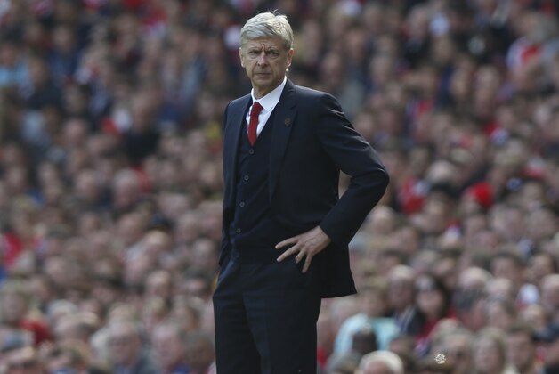 Arsenal's manager Arsene Wenger watches his team play against West Bromwich Albion during their English Premier League soccer match at Emirates Stadium in London, Sunday, May 4, 2014. (AP Photo / Sang Tan)