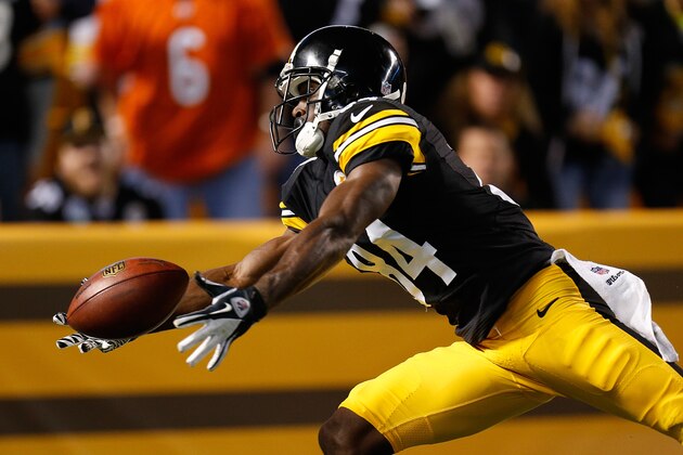 PITTSBURGH, PA - SEPTEMBER 22: Antonio Brown #84 of the Pittsburgh Steelers catches a third quarter touchdown while playing the Chicago Bears at Heinz Field on September 22, 2013 in Pittsburgh, Pennsylvania.  (Photo by Gregory Shamus/Getty Images)