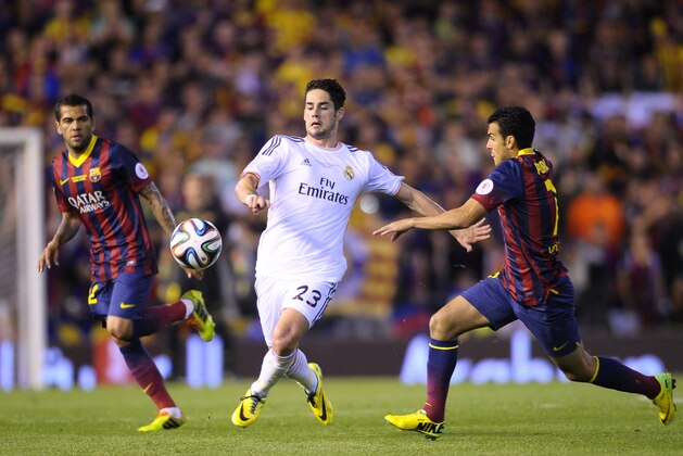 Real's Isco, center, fights for the ball with Barcelona's Pedro Rodriguez during the final of the Copa del Rey between FC Barcelona and Real Madrid at the Mestalla stadium in Valencia, Spain, Wednesday, April 16, 2014. (AP Photo/Manu Fernandez)