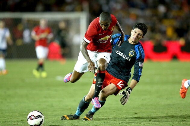 PASADENA, CA - JULY 23:  Ashley Young #18 of Manchester United gets past goal keeper Brian Rowe #12 of the Los Angeles Galaxy to score the first of his two late goals at the Rose Bowl on July 23, 2014 in Pasadena, California. Manchester United won 7-0.  (Photo by Stephen Dunn/Getty Images)